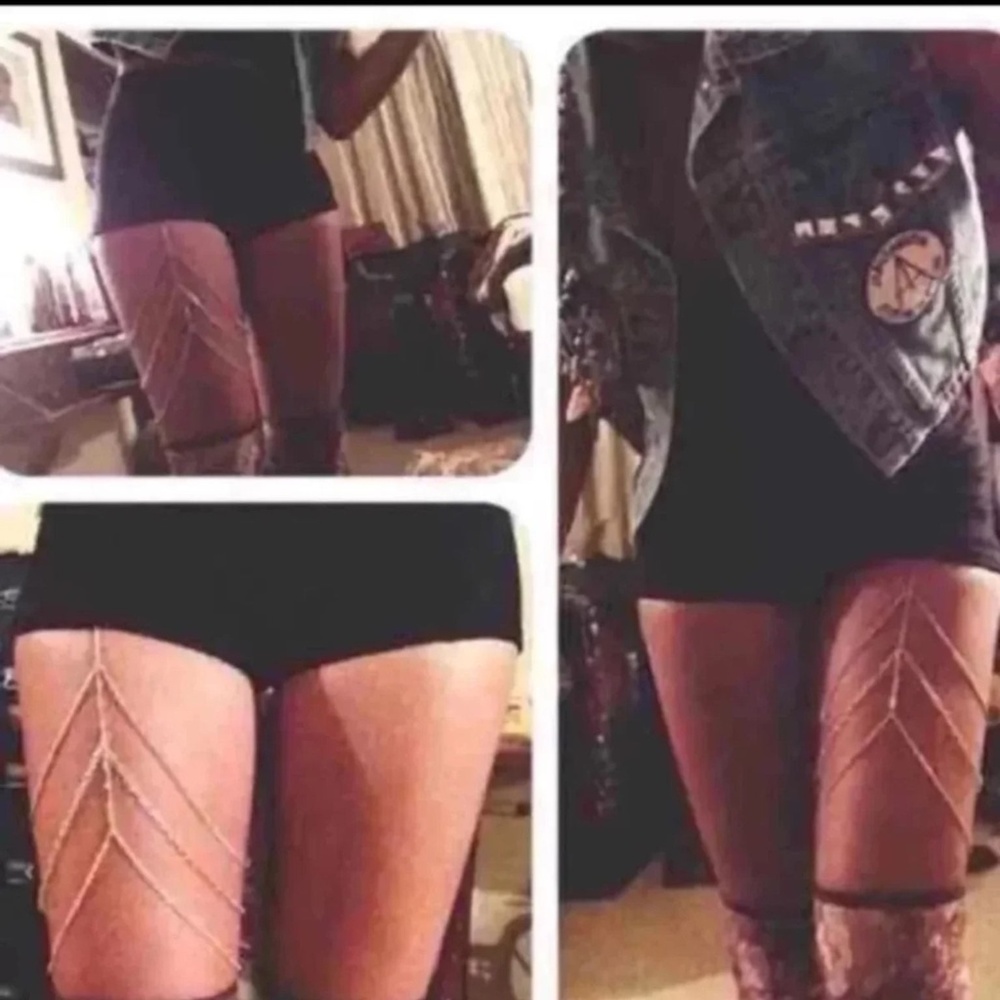 Golden tone chains leg jewelry by Forever 21